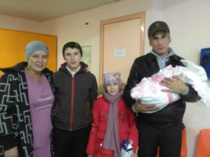 После публикаций многодетную семью в Мархе посетили чиновники всех мастей, но никакой помощи оказано не было