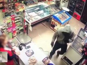 В Якутске задержан подозреваемый в разбойном нападении на магазин