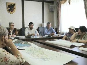 Евгений Григорьев и Евдокия Евсикова встретились с жителями 17 квартала города Якутска