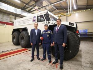 Колымскому поисково-спасательному отряду передали новый снегоболотоход