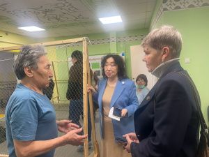 Доверенное лицо Владимира Путина в Якутии Марина Бахилина посетила центр социального обслуживания