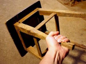 В Якутске постоялец социального учреждения избил стулом другого постояльца