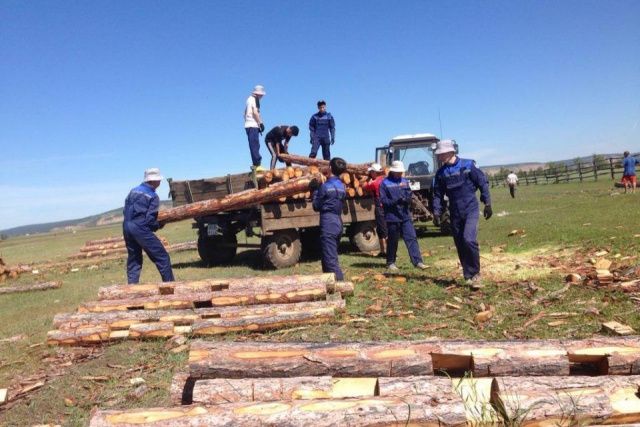 В Якутии 500 школьников провели летние каникулы в трудовых отрядах