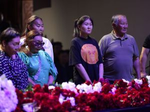 Фото: в Якутске прощаются с Михаилом Николаевым