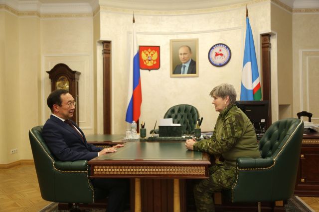 Глава Якутии Айсен Николаев встретился с членом Комитета семей воинов Отечества Мариной Бахилиной