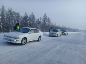 Сотрудники ГИБДД ловят нетрезвых водителей