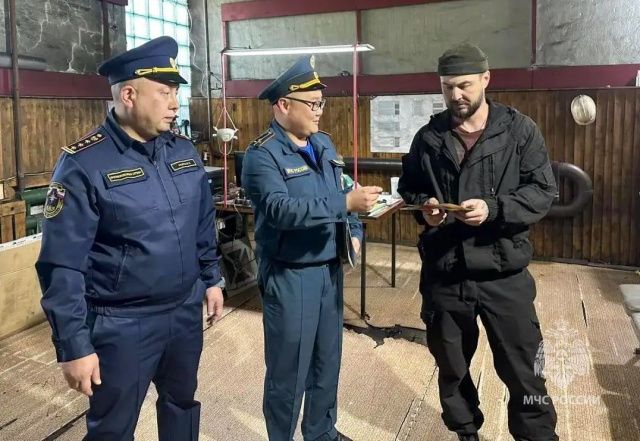 В Оймяконском районе МЧС России контролирует пожарную безопасность котельных в условиях экстремального холода