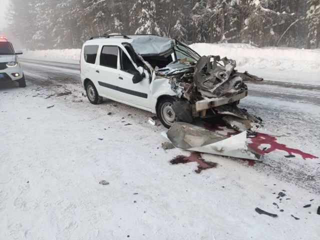 В Ленске при столкновении "Лады" с большегрузом пострадала женщина