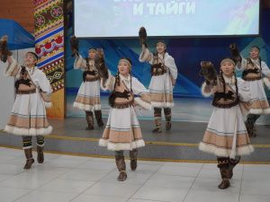 В Якутске начался фестиваль-конкурс песенного творчества КМНС