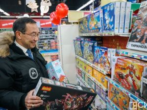 Айсен Николаев  дал старт благотворительной акции «Елка добра»