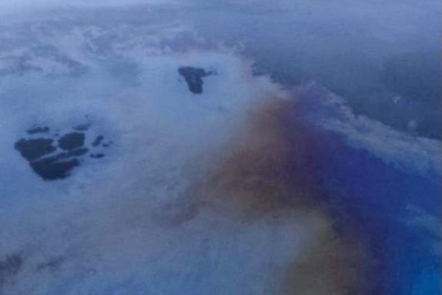 Мазутные пятна обнаружили на реке Лене возле поселка Кангалассы