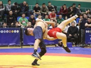 Абсолютными чемпионами Якутии по хапсагаю среди юниоров стали Сергей Николаев и Андриан Ленский