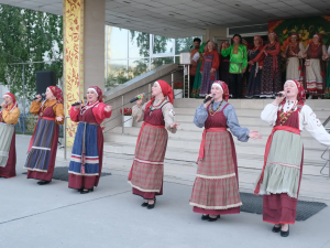 В АртАтриуме Дома дружбы народов прошёл праздничный концерт «Всероссийский день косоворотки под звон бубенцов»