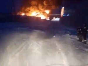 В Среднеколымске на заправочной станции загорелся бензовоз