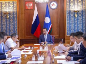 Глава Якутии провел заседание оперативного штаба по координации строительства и реконструкции объектов дорожного хозяйства