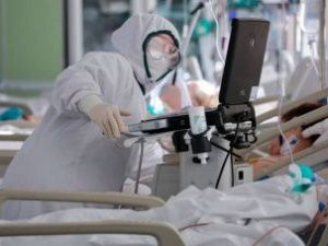 В России зафиксировали новый суточный рекорд по числу заразившихся COVID-19