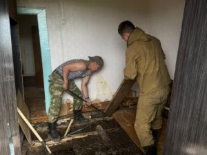 «Все заряжены». Сотрудники администрации Якутска приступили к восстановлению домов в Оймяконском улусе