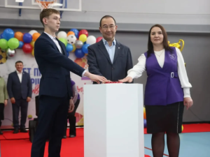 В Томмоте открыли после реконструкции школьный спортзал