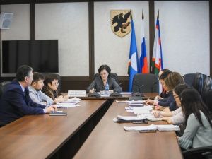 Сардана Авксентьева поручила усилить работу по профилактике преступности среди несовершеннолетних