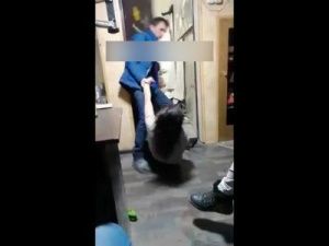 В Алдане установлены мужчины, издевавшиеся над женщиной и снявшие это на видео