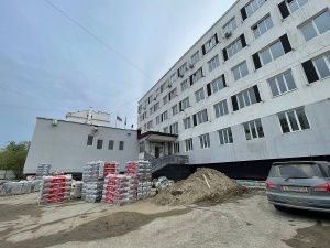 Заместитель главы Якутска Антон Алексеенко проверил ход благоустройства объектов и капремонта школ