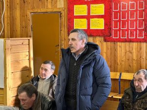 Жители села Исит обсудили с правительством республики волнующие их вопросы