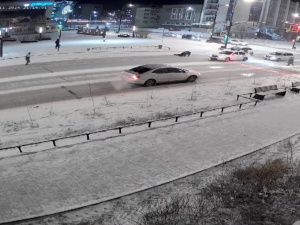 В центре Якутска сбили девочку, которая выбежала на проезжую часть на красный свет светофора