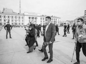 Якутяне возлагают цветы в память о погибших при стрельбе в казанской гимназии № 175