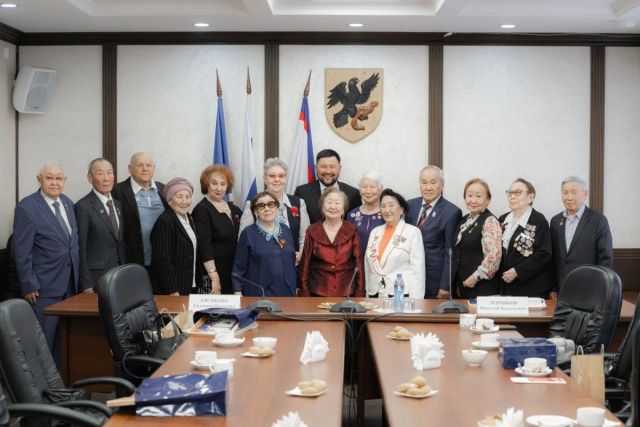 Евгений Григорьев встретился с Высшим советом старейшин города Якутска