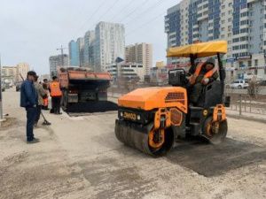 На подъезде к Комсомольской площади проводится ямочный ремонт