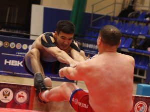 Айсиэн Мигалкин и Артем Ветров стали абсолютными чемпионами Якутии по мас-рестлингу