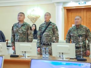 В Якутске бойцам СВО традиционно вручили якутские ножи