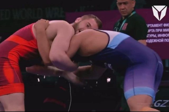 Андрей Аронов проиграл схватку за бронзовую медаль чемпионата Азии