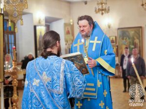 Православные христиане отмечают праздник Покрова Пресвятой Богородицы