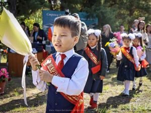 Учеников и студентов Высшей школы музыки поздравили в День знаний