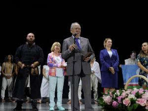 «Аплодисменты перешли в бурные овации»: директор Театра Олонхо — об успехе на фестивале в Татарстане