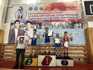 В Амгинском районе определили победителей турнира по вольной борьбе памяти братьев Неустроевых