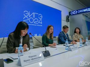 Цветом церемонии награждения премии «Эйгэ-2024» стал оттенок Future Dusk