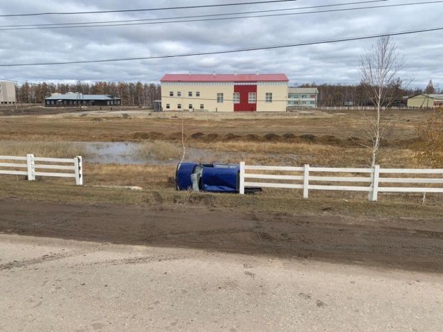 В Намском районе пьяный 71-летний водитель съехал с дороги