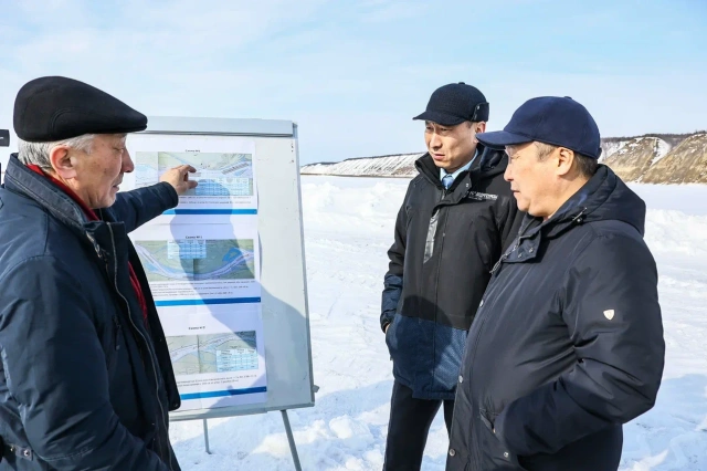 На реке Лене начинаются работы по ослаблению прочности льда