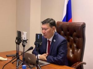 Министр образования и науки Владимир Егоров ответил на вопросы в прямом эфире