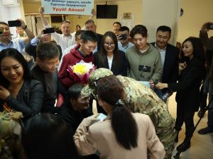 В Якутске встретили Героев России Алексея Неустроева и Филиппа Евсеева