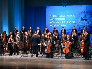 Айсен Николаев поздравил коммунальщиков Якутии с профессиональным праздником