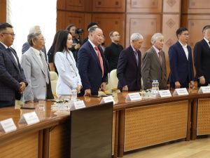 Айсен Николаев наградил представителей строительной отрасли Якутии