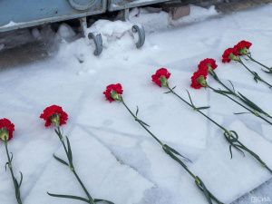 Молодогвардейцы Якутии возложили цветы в память о жертвах теракта в Подмосковье