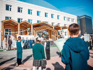 Власти ответили на жалобы родителей о нехватке мест в школах Якутска