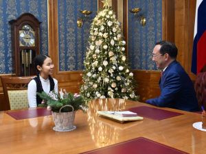 Девочка Амелия встретилась с главой Якутии, осуществив новогоднюю мечту