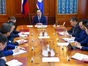 Айсен Николаев провел планерное совещание с членами Правительства Якутии