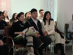 В Якутске открылась выставка 12-летнего художника с аутизмом