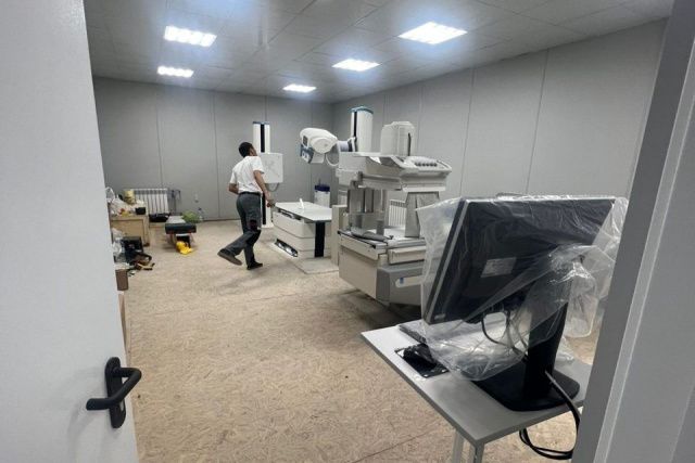 Якутяне завершают реконструкцию рентген-кабинета в больнице города Кировское ДНР